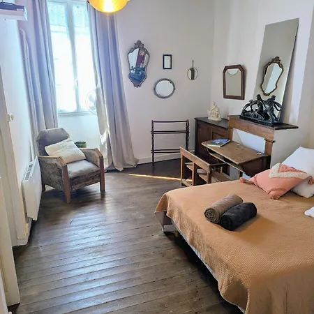 La Glycine, Bastide Du Xiiie Casa de Férias Montjoi